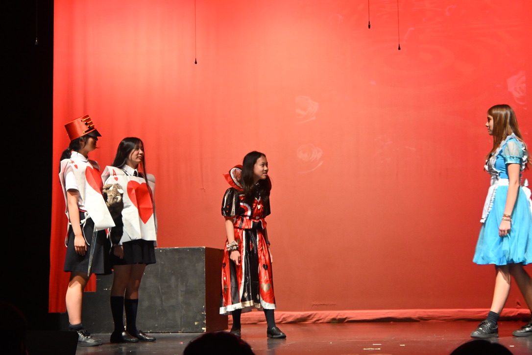 Alice in Wonderland production moment 12